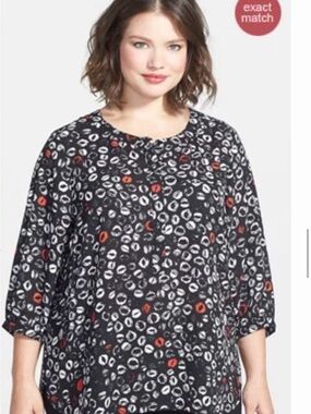NYDJ Plus-Size Black Lip Print Blouse with Red White Accents Kiss Lipstick 1x